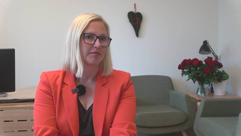 Luleås kommunalråd Carina Sammeli (S) i röd kostym