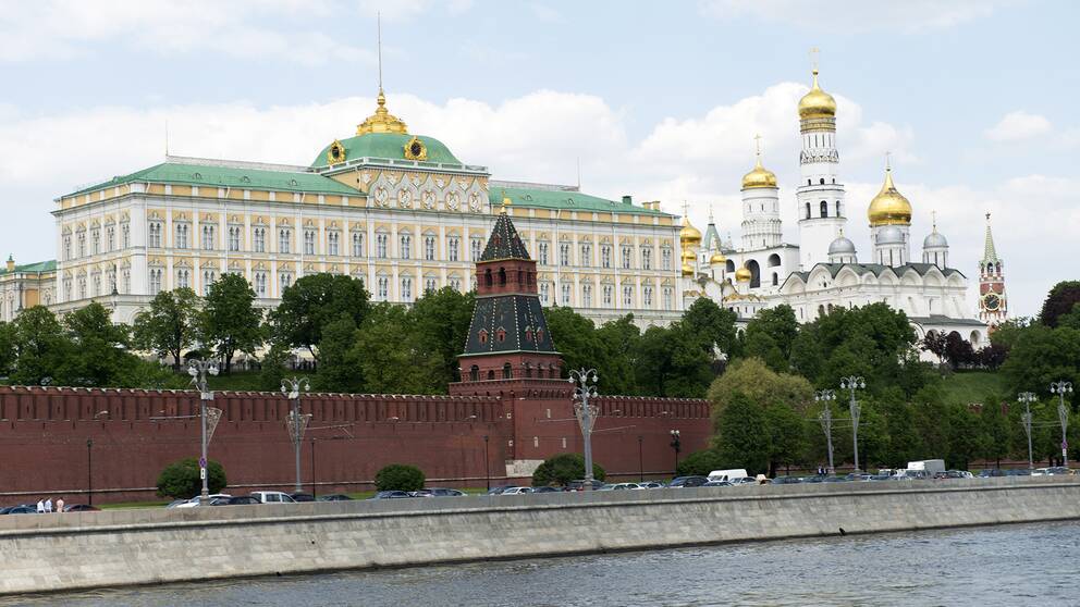 Moskvafloden framför Kreml i Moskva. Arkivbild.