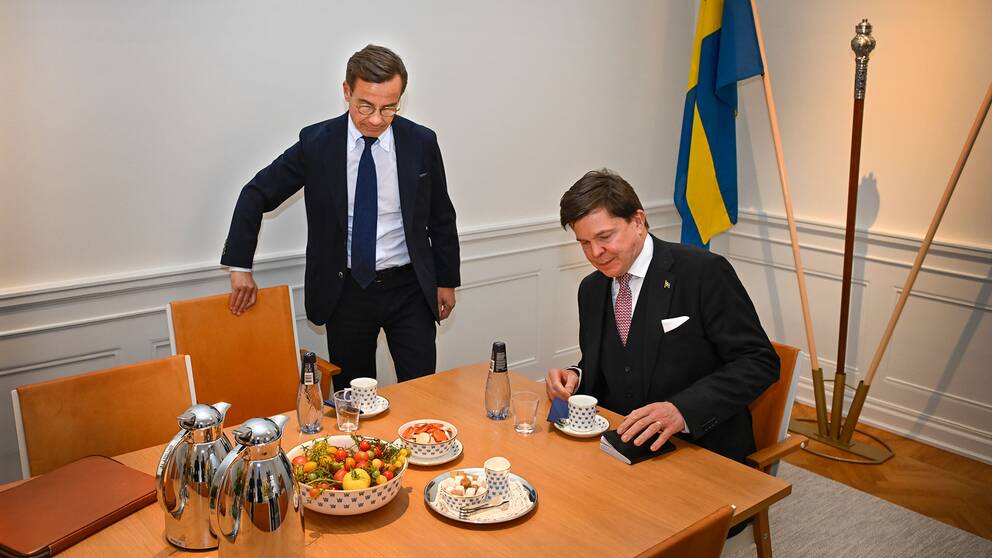 Moderaternas partiledare Ulf Kristersson och riksdagens talman Andreas Norlén inför dagens talmansrunda, för att utse en statsminister som ska få i uppdrag att ta fram en ny regering. Talmennen bjöd på choklad och egenoldlade tomater.