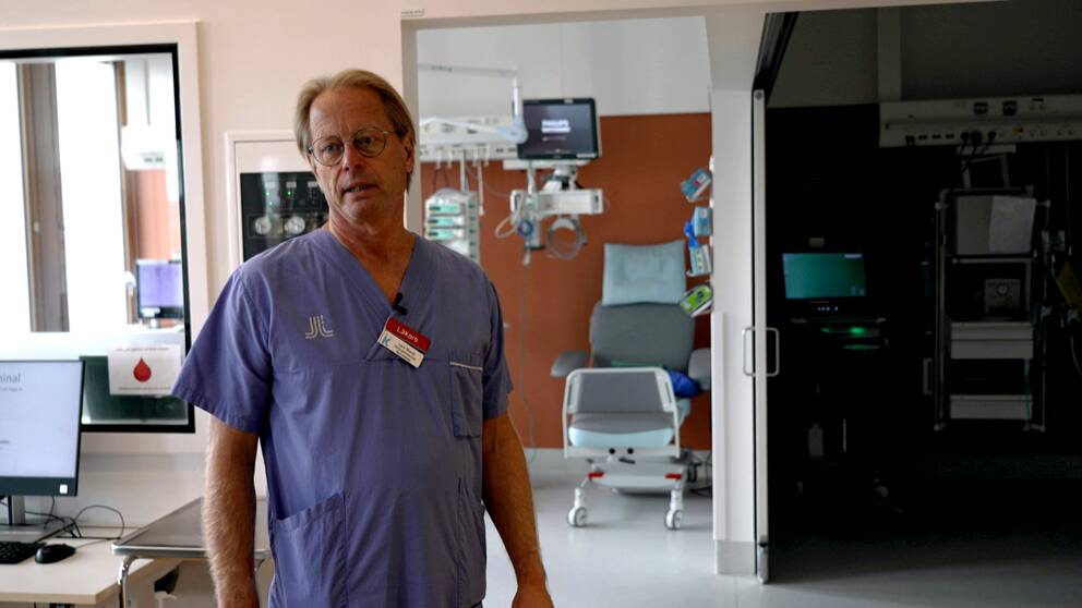 Överläkaren och verksamhetschefen Lars Navér i lokalerna på Karolinska.