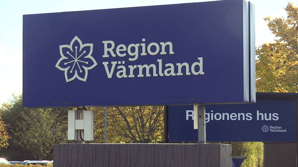 Bild på två skyltar där det står ”Region Värmland” samt ”Regionens hus”. Region Värmland bildades den 1 januari 2019 då Landstinget i Värmland, kommunalförbundet Region Värmland, Värmlandstrafik och Karlstadsbuss gick samman.