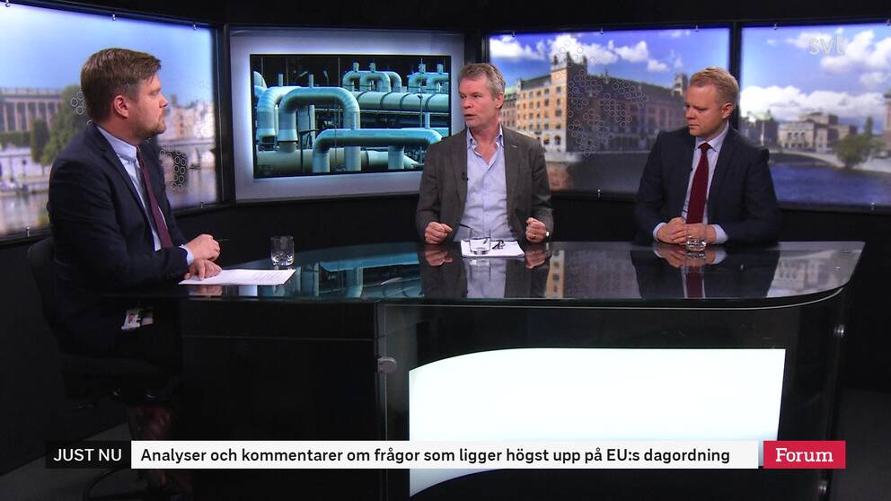 Programledare Niklas Svensson med gästerna Bengt Norborg och Björn Fägersten.