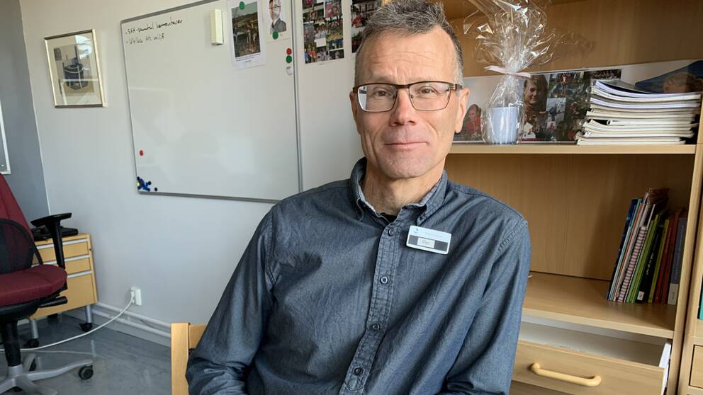 Rektor Per Sandberg sitter på sitt kontor
