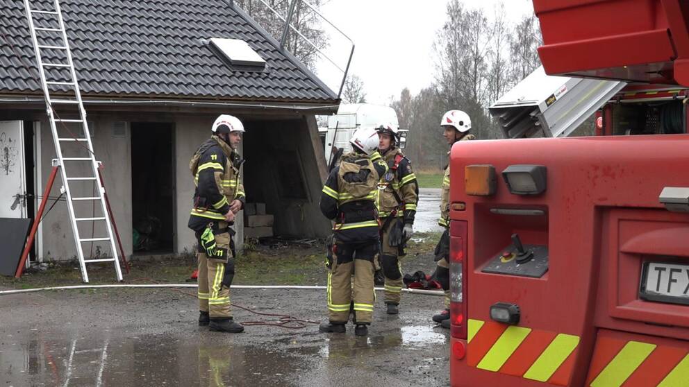 Brandmän som över på att släcka bränder på övningsområdet Nothemmet utanför Växjö.