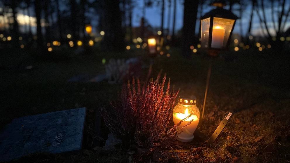 Många tände ljus på kyrkogården i Östersund SVT Nyheter
