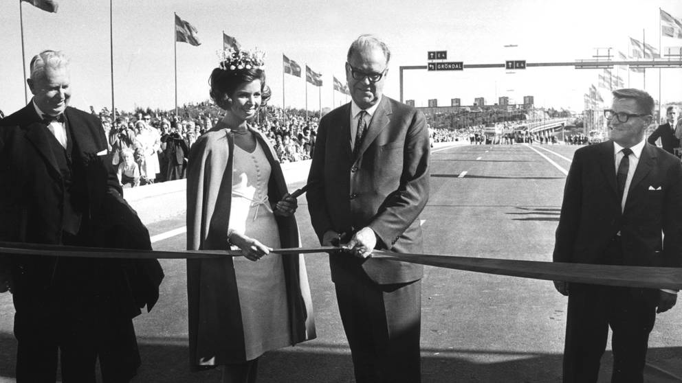 Essingeleden invigs av Tage Erlander och Mälardrottningen år 1966 | SVT ...