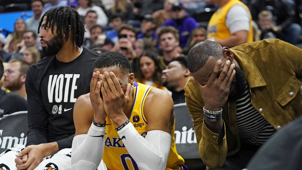 Ansiktsuttrycken hos Anthony Davis, Russell Westbrook och LeBron James får symbolisera säsongsstarten för Los Angeles Lakers.
