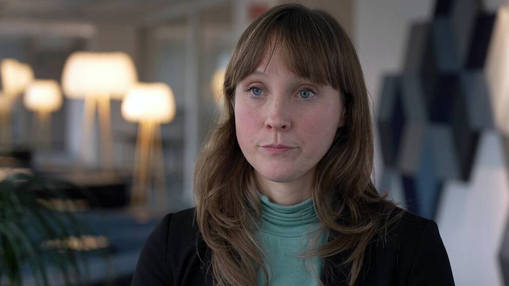 Guna Graufelds, tillförordnad presschef på Migrationsverket intervjuas om antalet ansökningar om uppehållstillstånd för högre studier.