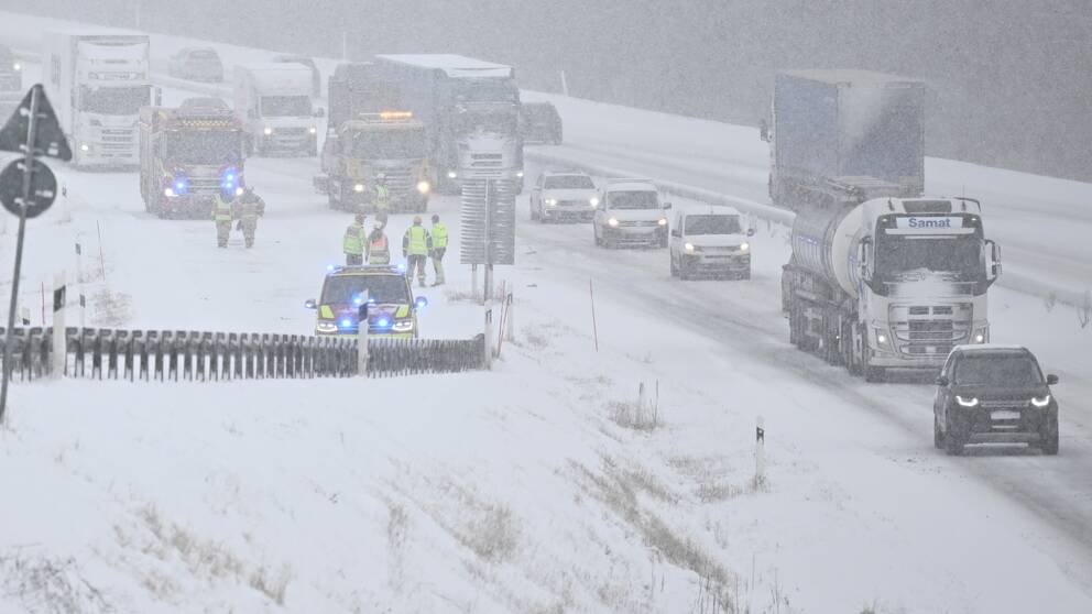 Trafikproblem under ett snöoväder.