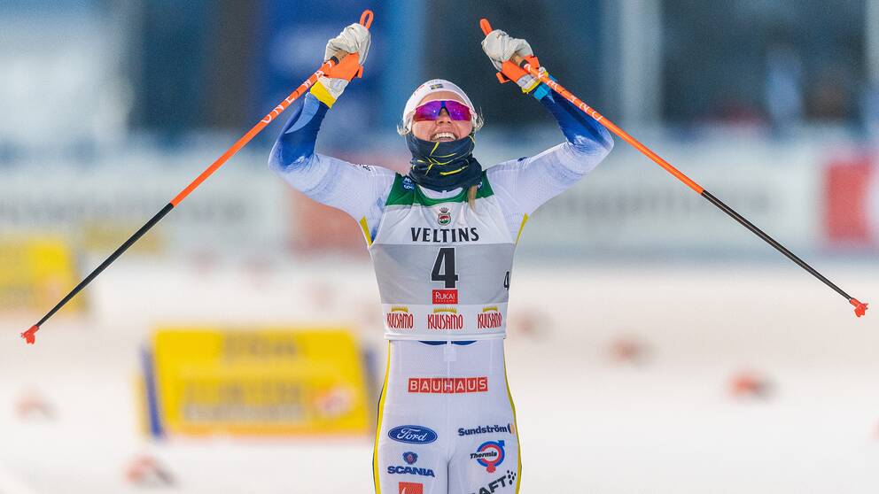 Emma Ribom tog hem sprinten i finländska Ruka.