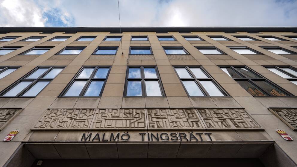 Malmö tingsrätts fasad och entré.