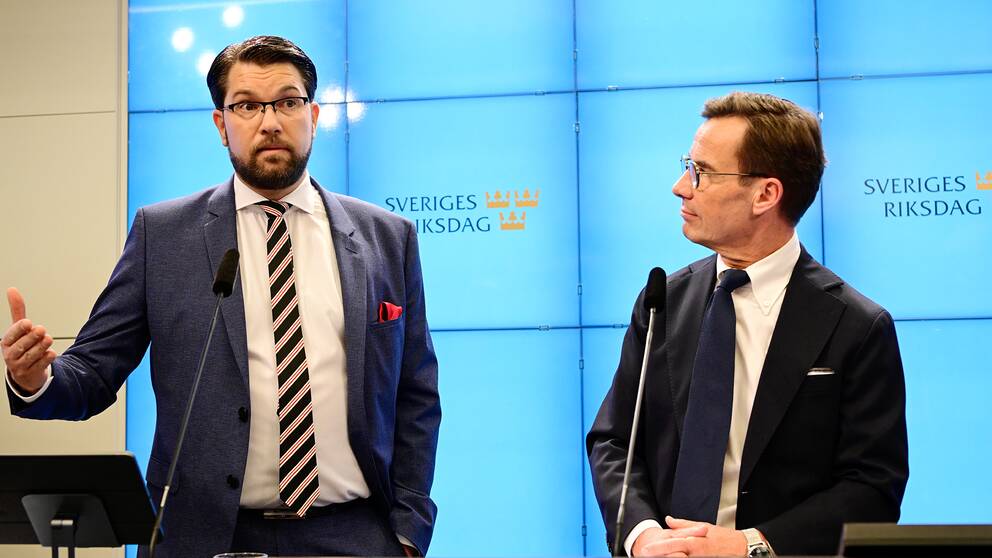 Sverigedemokraternas partiledare Jimmie Åkesson (SD) och Moderaternas partiledare Ulf Kristersson (M) vid gemensam pressträff tidigare i år.