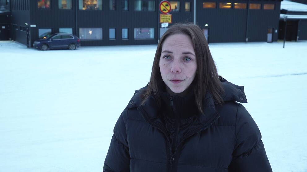 Läraren Rori Silvborn tycker det är svårt att göra ett bra jobb på Nya Raketskolan i på grund av arbetssitutationen.
