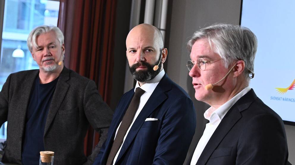 Torbjörn Johansson, avtalssekreterare LO, Mattias Dahl, vice vd Svenskt Näringsliv, och Martin Wästfelt, förhandlingschef Unionen under måndagens pressträff angående etableringsjobb.