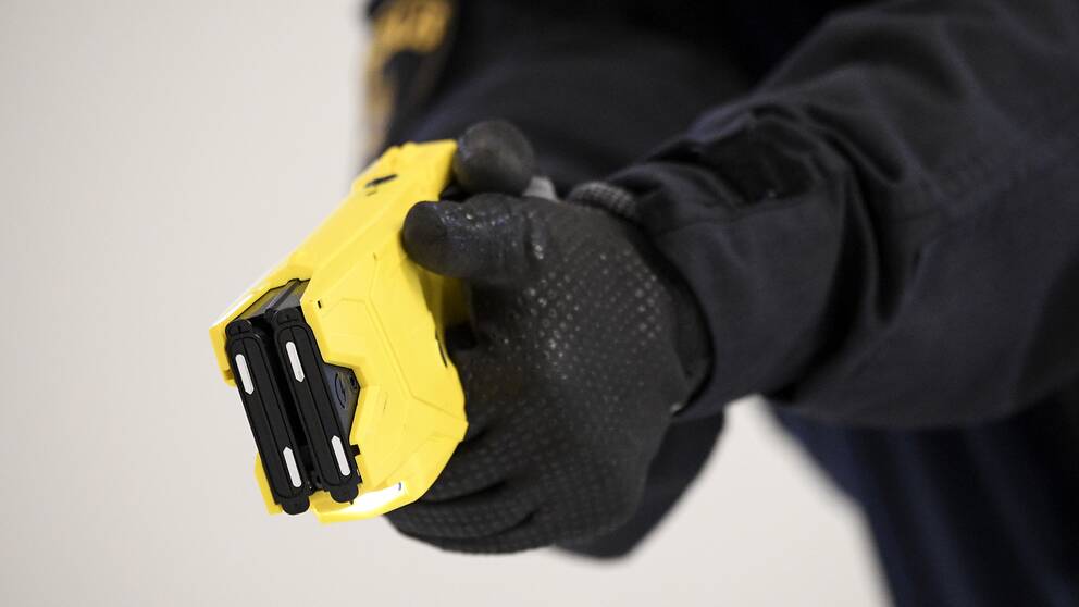 En utökning av polisens vapenförråd med elchockvapen kan komma att ske 2024.