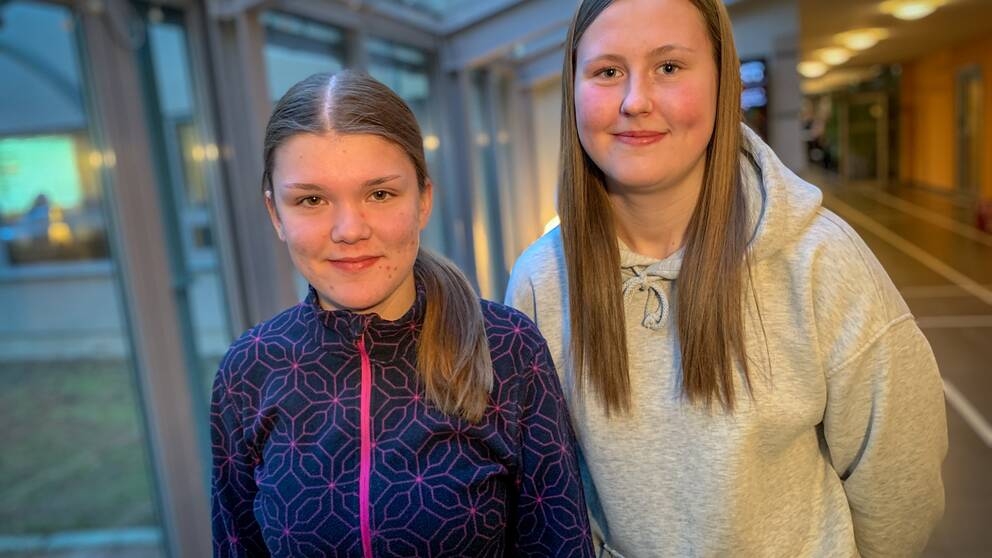 UF-företagarna Saga Färnström och Maja Hansson under ett frukostseminarium i Sandviken.
