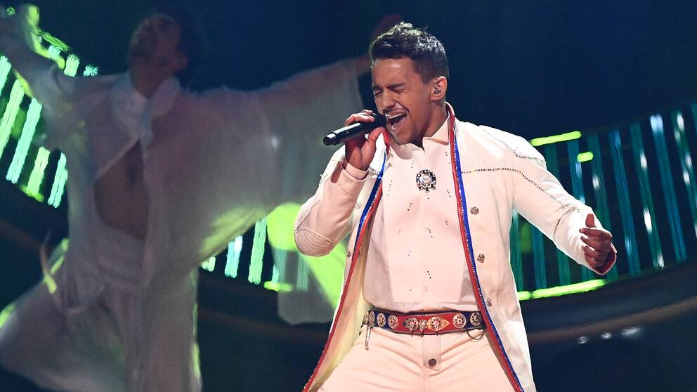 I klippet: Jon Henrik Fjällgren och ARC North då låten presenterades felstavad i SVT under tisdagsmorgonen. Bilden är från då han var med i Melodifestivalen 2019.