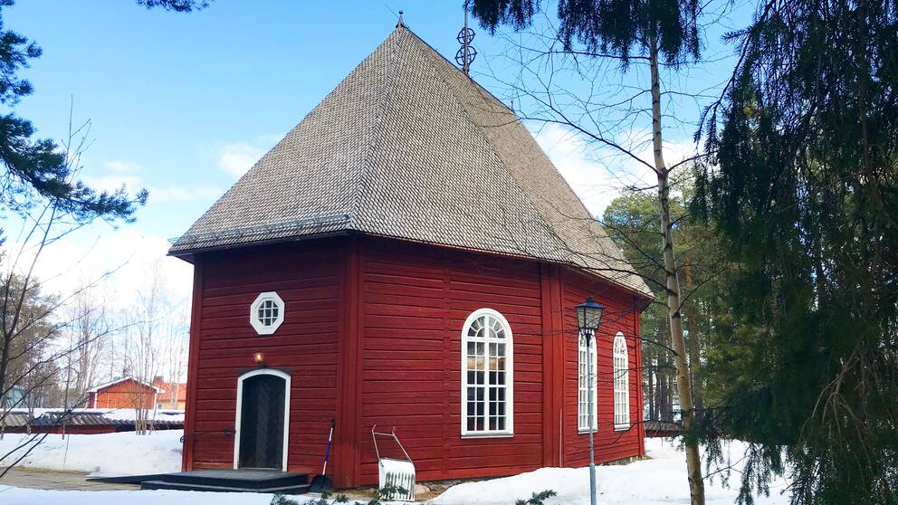 Jokkmokks gamla kyrka från 1753 återuppbyggdes efter branden 1972 och återinvigdes 1976.