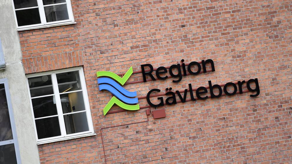 Bild på husfasad med skylt där det står ”Region Gävleborg”. Regionen hette tidigare Landstinget Gävleborg och Gävleborgs läns landsting. I regionen finns bland annat Gävle sjukhus och Hudiksvalls sjukhus. 