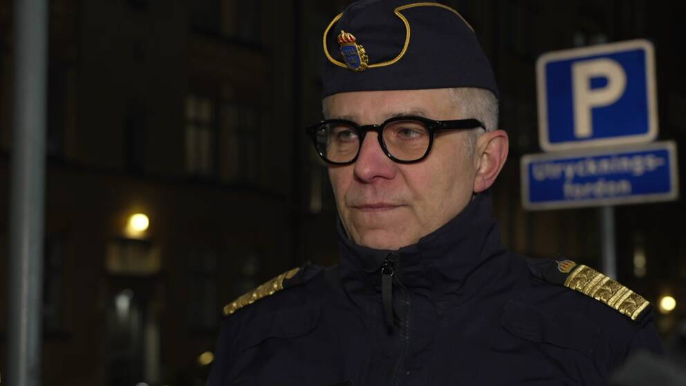 Rikspolischefen Anders Thornberg utomhus i Stockholm.