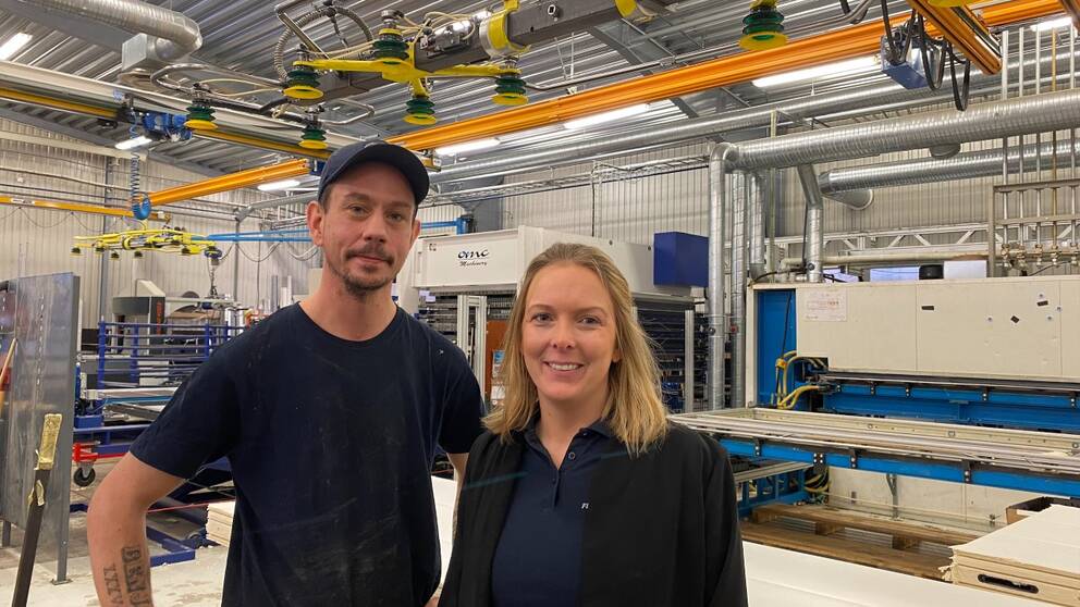 Anders Lund och Anna Holmgren på industriföretaget Finnebäcks i Edane.