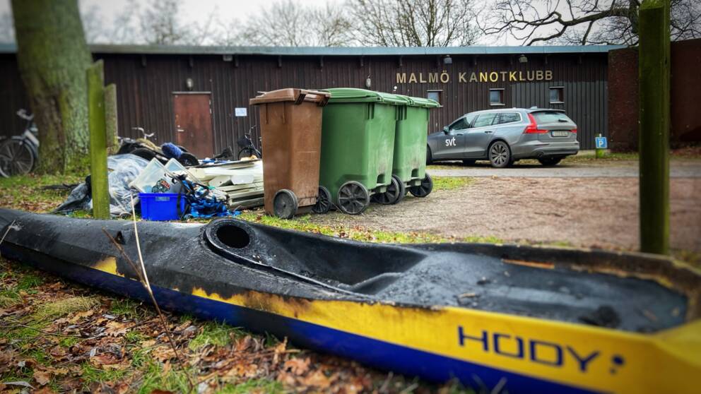 Malmö kanotklubb har brandhärjats natten till fredag och bilder visar en utbränd kanot.