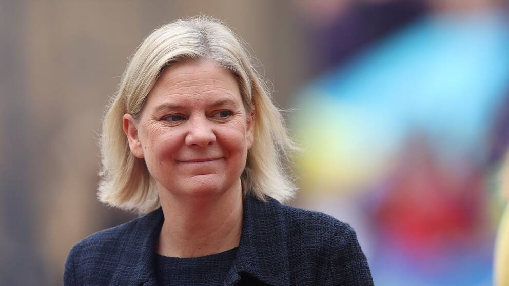 Magdalena Andersson ler (S).