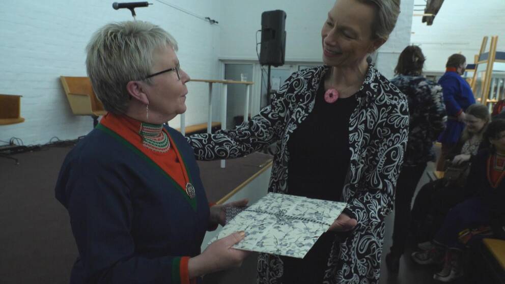 Nu är de samiska föremålen officiellt överlämnade till Ájtte.