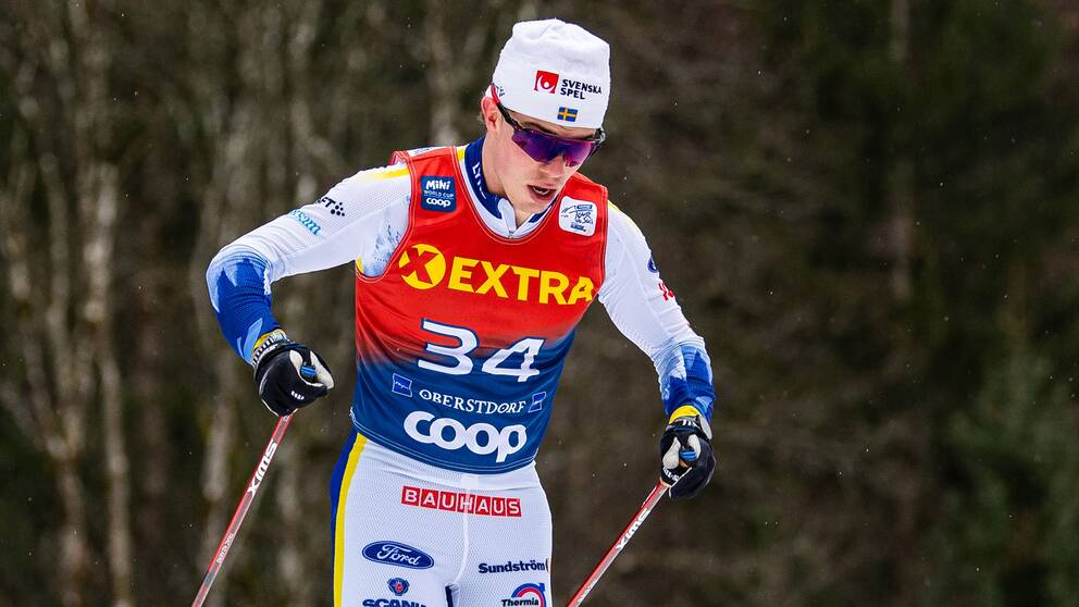 Eric Rosjö kör första sträckan för Sveriges lag.