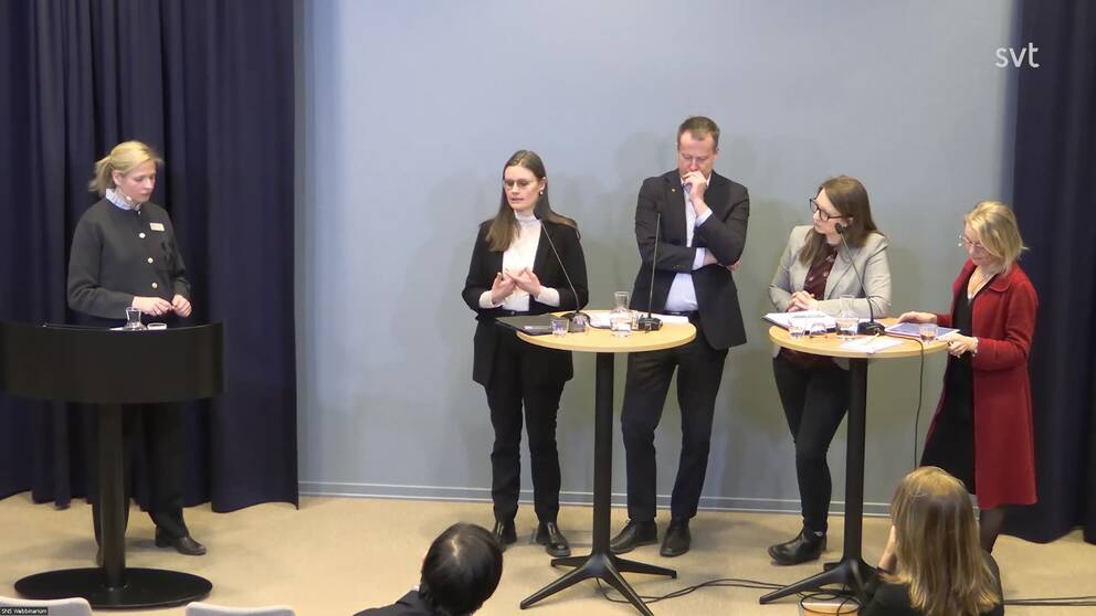 Moderator Anna Norén, forskningsledare på SNS, med debattdeltagarna Hanna Larheden, som är  verksamhetsområdeschef på analysavdelningen, Försäkringskassan, Anders Ygeman (S), ledamot i socialförsäkringsutskottet och en av rapportförfattarna Anna Sjögren, docent i nationalekonomi, IFAU.