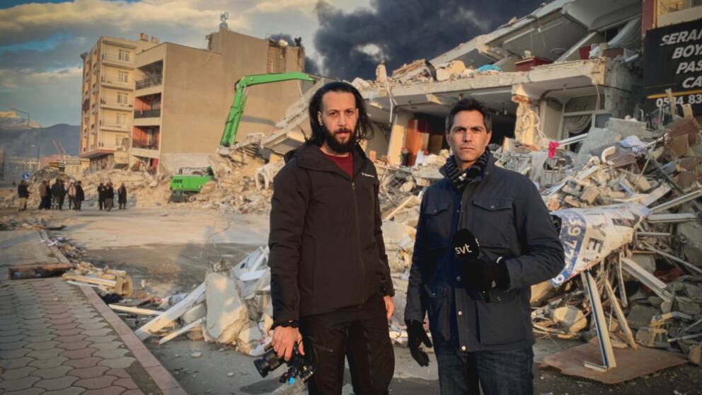”Ibland stannar allt arbete av” – Hör SVT:s Mellanösternkorrespondent om det pågående räddningsarbetet, på plats i Turkiet.