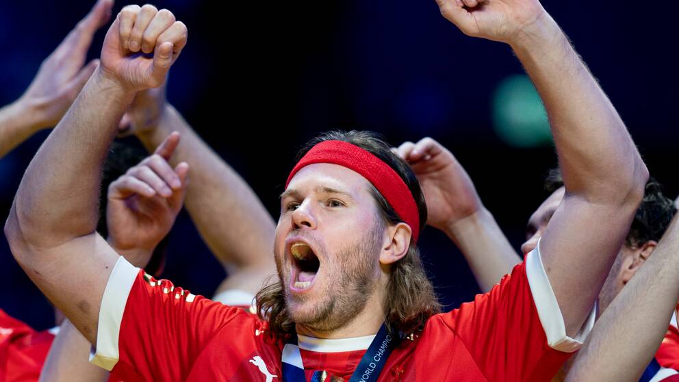 Mikkel Hansen vann nyligen handbolls-VM. Nu är han sjukskriven med stressymptom.