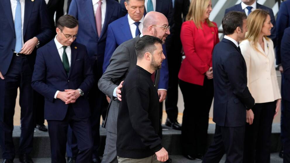 Zelenskyj går förbi flera europeiska ledare, bland annat Ulf Kristersson.