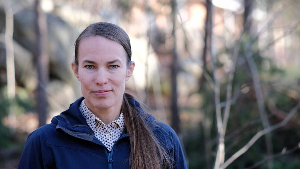 Sofia von Malortie på Socialstyrelsen står utomhus och tittar in i kameran.