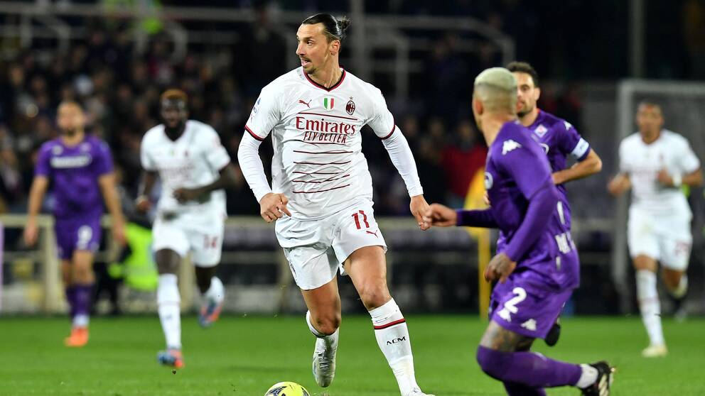 Här byts Zlatan Ibrahimovic in mot Fiorentina