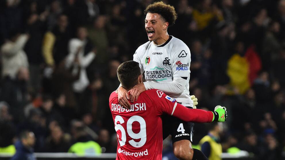 Ethan Ampadu och Bartlomiej Dragowskis Spezia skrällde mot Inter.