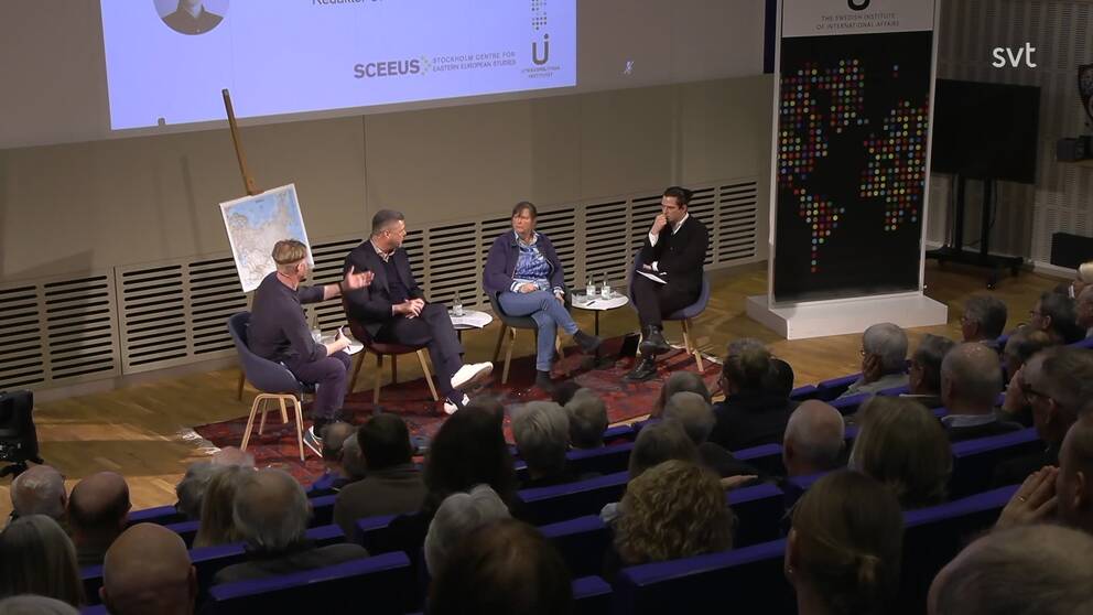 Scen hos Utrikespolitiska Institutet.