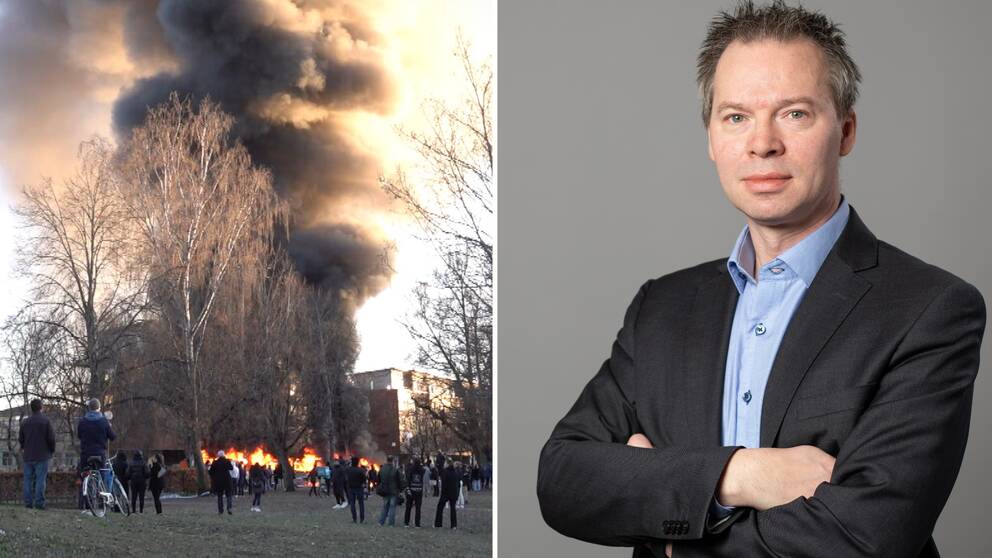 Rökpelare efter brinnande polisbussar i Sveaparken. Foto på lagman Mikael Forsgren.