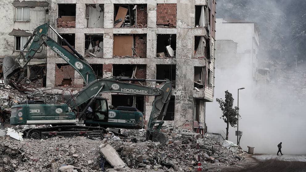 Ett av alla tusentals byggnader i Turkiet som raserades av jordbävningen den 6 februari.