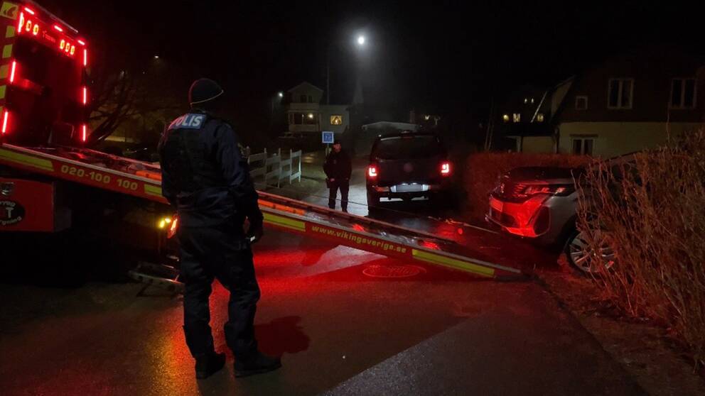 Polis och ambulans larmades strax innan klockan 19 till en bostad i Billingsfors. Brottsplatsen är nu avspärrad och tekniker är beställda.