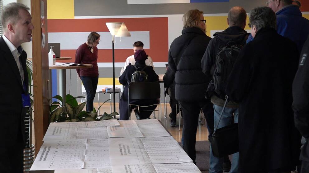 Suomen eduskuntavaalien ennakkoäänestys alkoi vilkkaana Suomen Tukholman-suurlähetystössä keskiviikkona 22. maaliskuuta 2023. Varsinainen vaalipäivä on sunnuntai 2. huhtikuuta 2023.