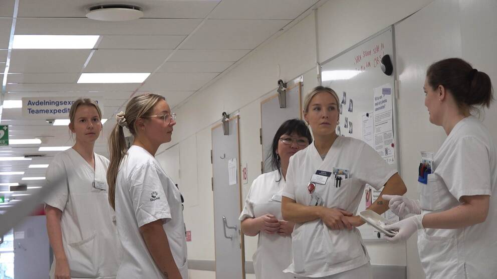 Sjuksköterskan Hanna Nyman och kollegor är glada för att Universitetssjukhuset i Lund inför gratis mensskydd på onkologen.