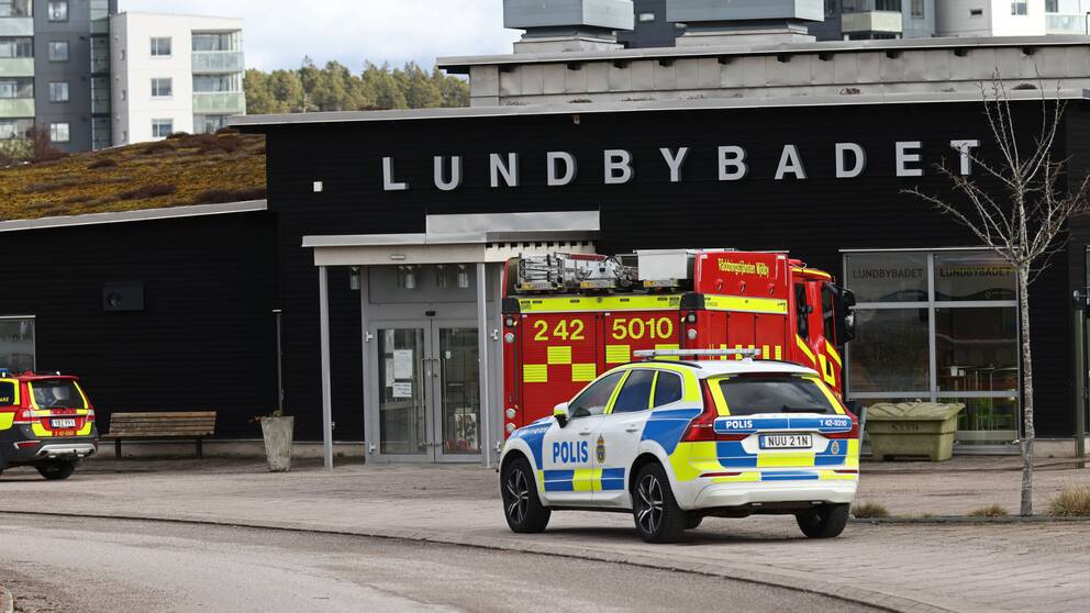 Polis och ambulans var på plats vid Lundbybadet i Mjölby efter drunkningstillbud.