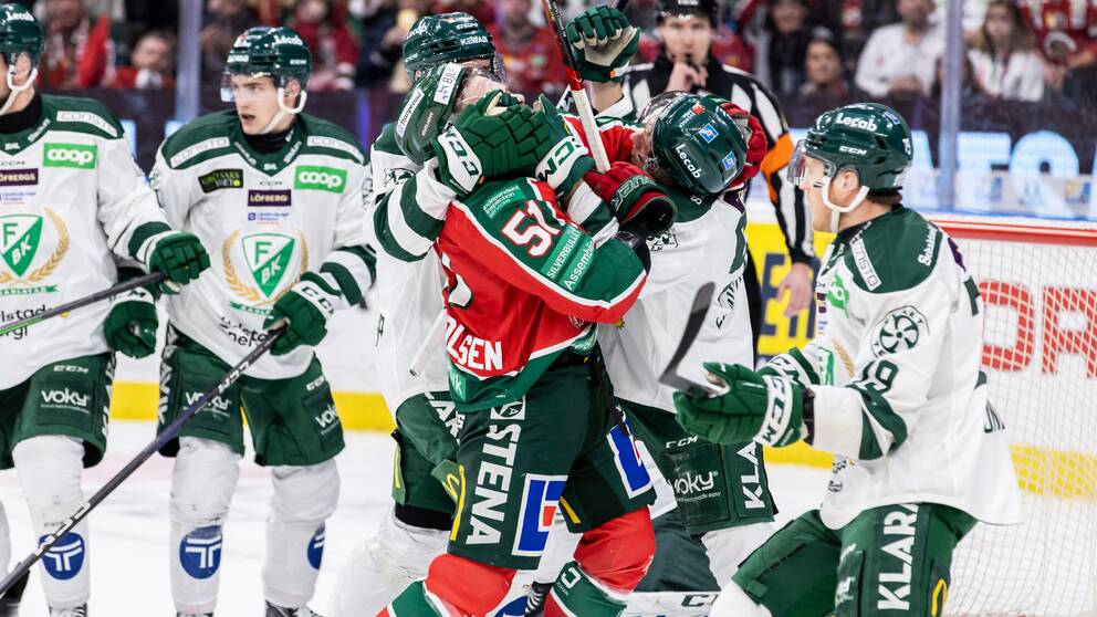 Brottningsmatch under kvartsfinalen mellan Frölunda och Färjestad.
