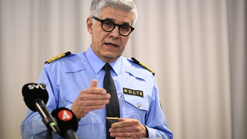 SVT:s ansvariga utgivare och ämnesredaktör ifrågasätter polisens mediestrategi och att rikspolischef Anders Thornberg nekar intervju.