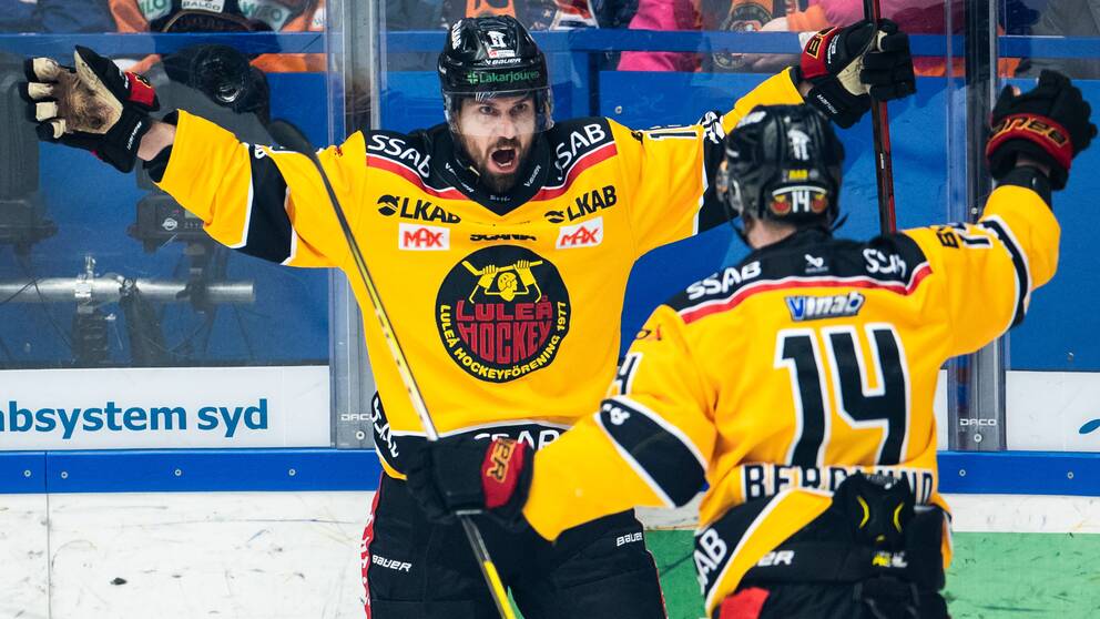 Luleås Niklas Olausson jublar efter 1–1 mot Växjö.