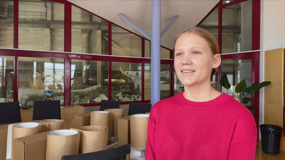 Yaane Jakobs, en av besökarna på fabriken idag, vill helst arbeta med djur men tycker ändå att dagen väckt ett visst intresse hos henne för pappersindustrin.
