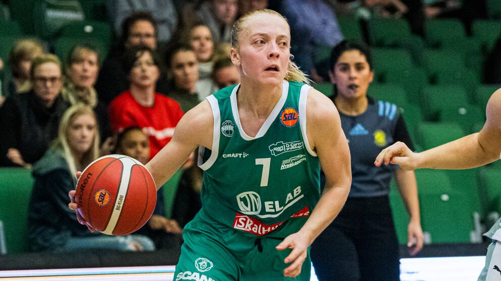 Södertäljes Klara Lundquist under en match mot Alvik i höstas. Arkivbild.