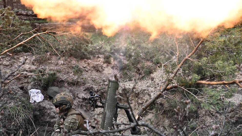 En ukrainsk soldat vid frontlinjen i Donetskregionen.