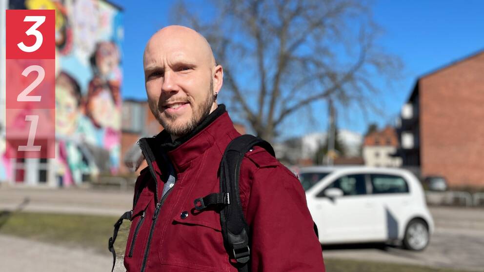 Teddy Rydberg i Nybro sadlar om från golvläggare till byggnadsingenjör med hjälp av regeringens omställningsstöd.